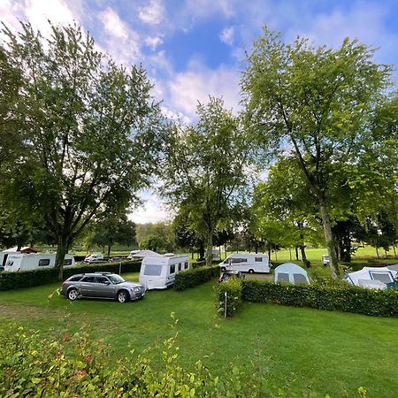 Camping Les Portes Du Perche Mamers Exteriör bild