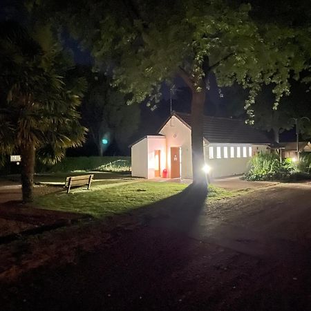 Camping Les Portes Du Perche Mamers Exteriör bild
