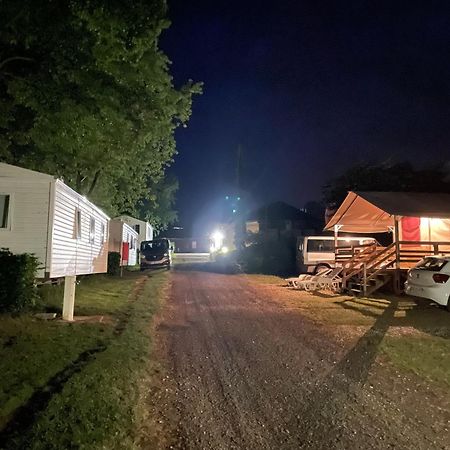 Camping Les Portes Du Perche Mamers Exteriör bild