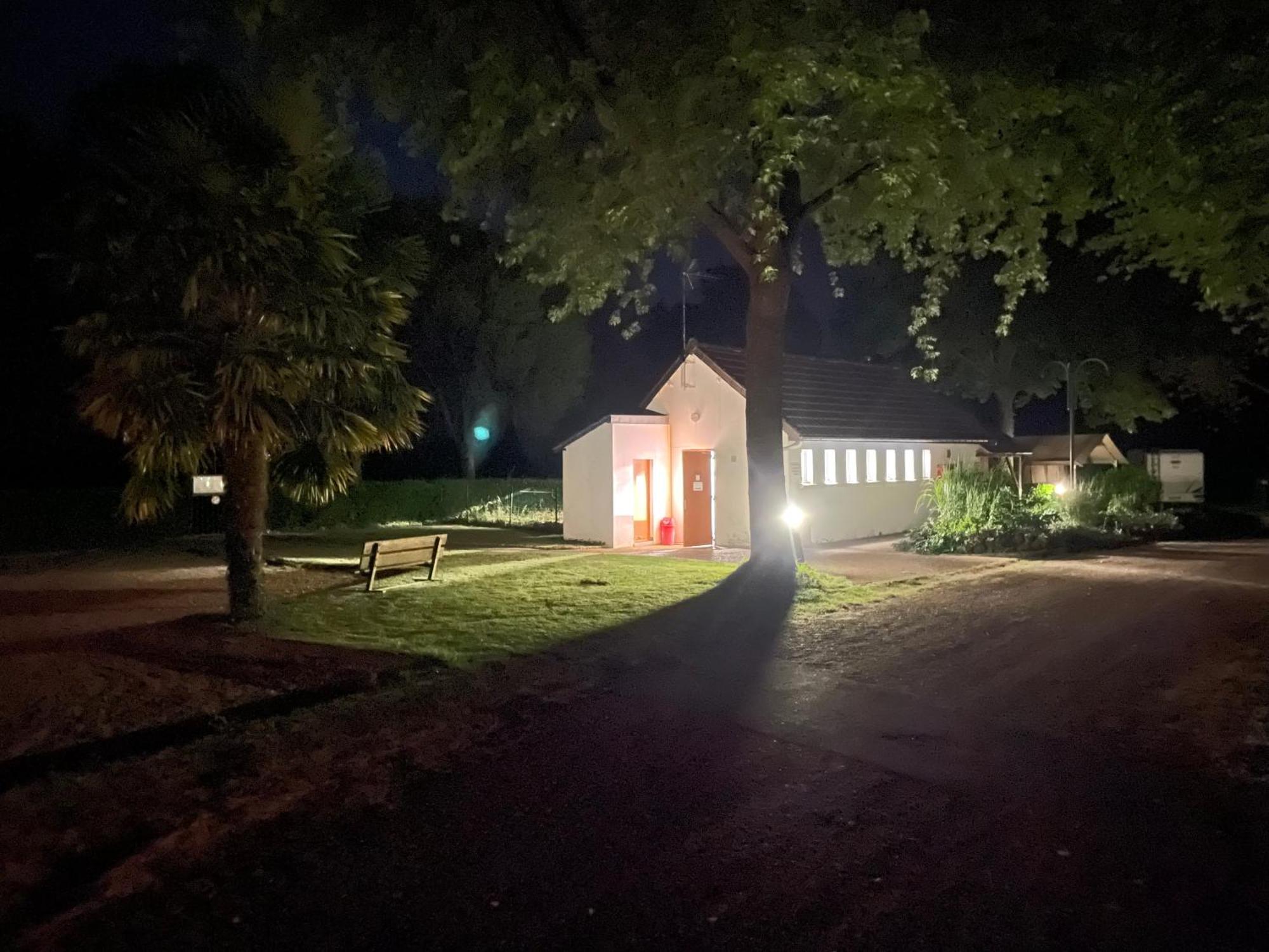 Camping Les Portes Du Perche Mamers Exteriör bild