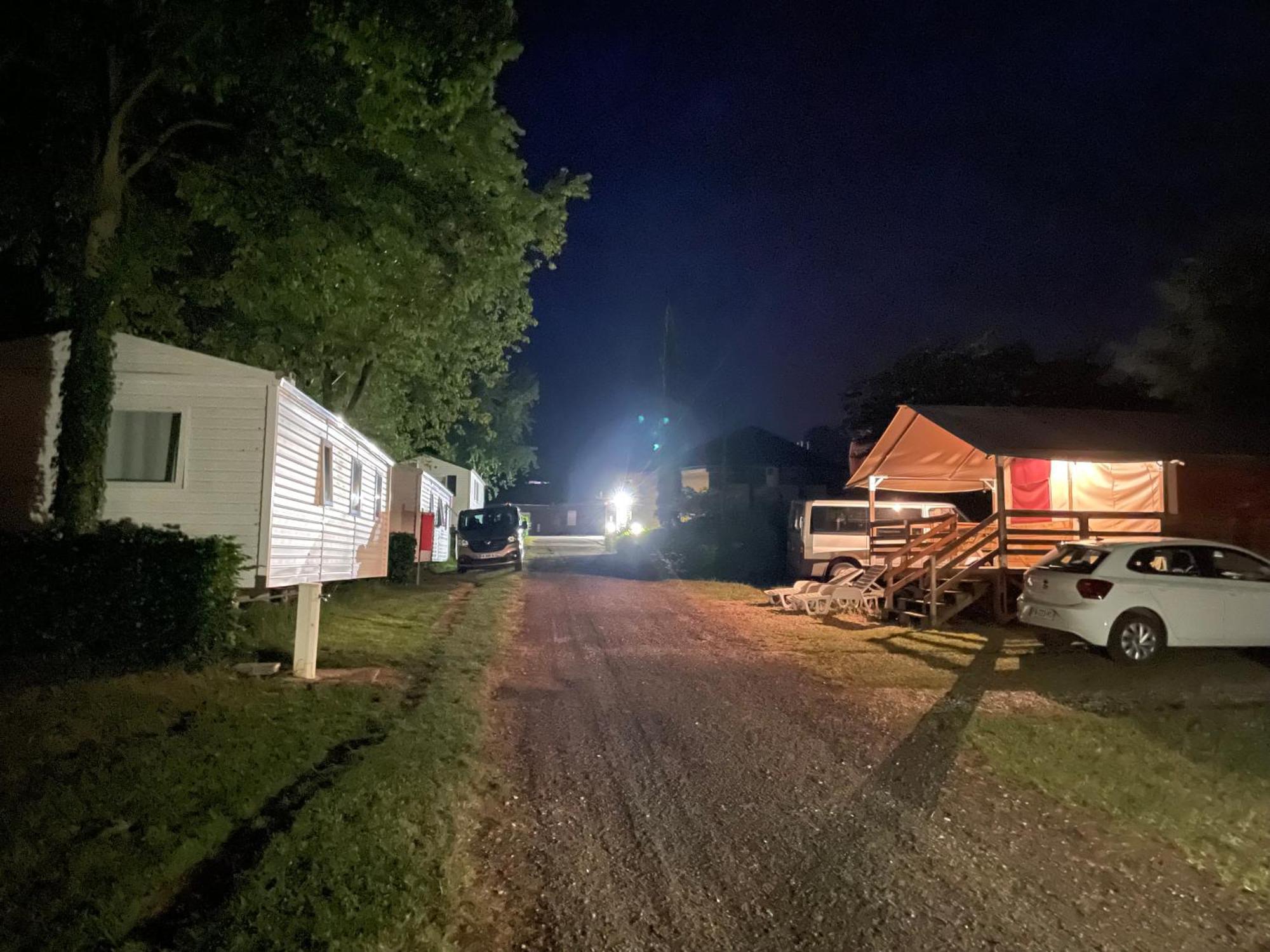 Camping Les Portes Du Perche Mamers Exteriör bild