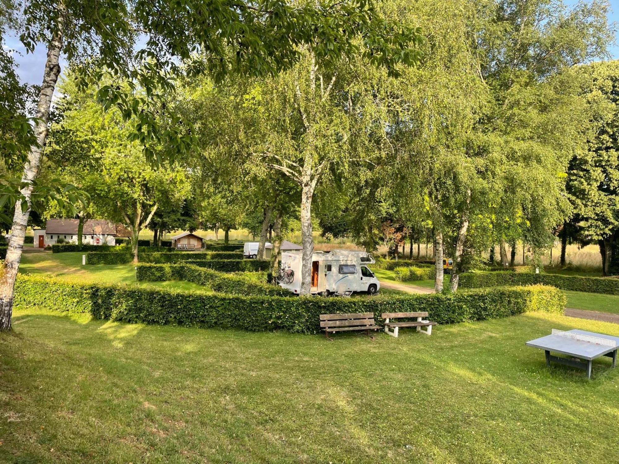 Camping Les Portes Du Perche Mamers Exteriör bild