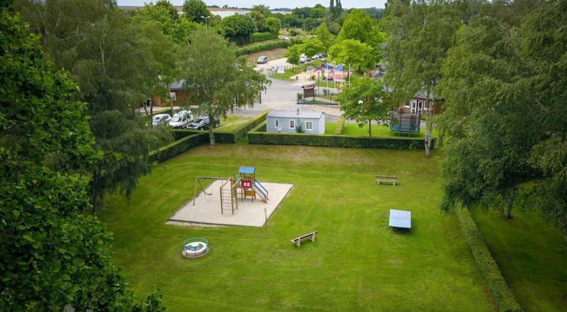 Camping Les Portes Du Perche Mamers Exteriör bild